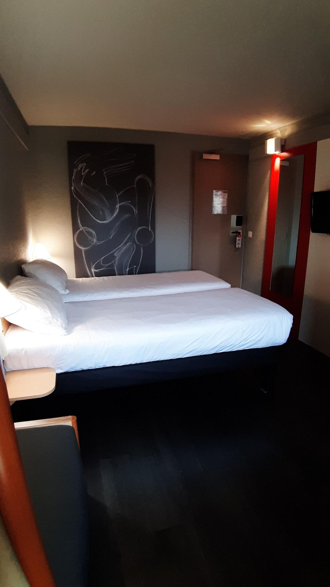 Ibis Carcassonne Centre - La Cite Exterior foto