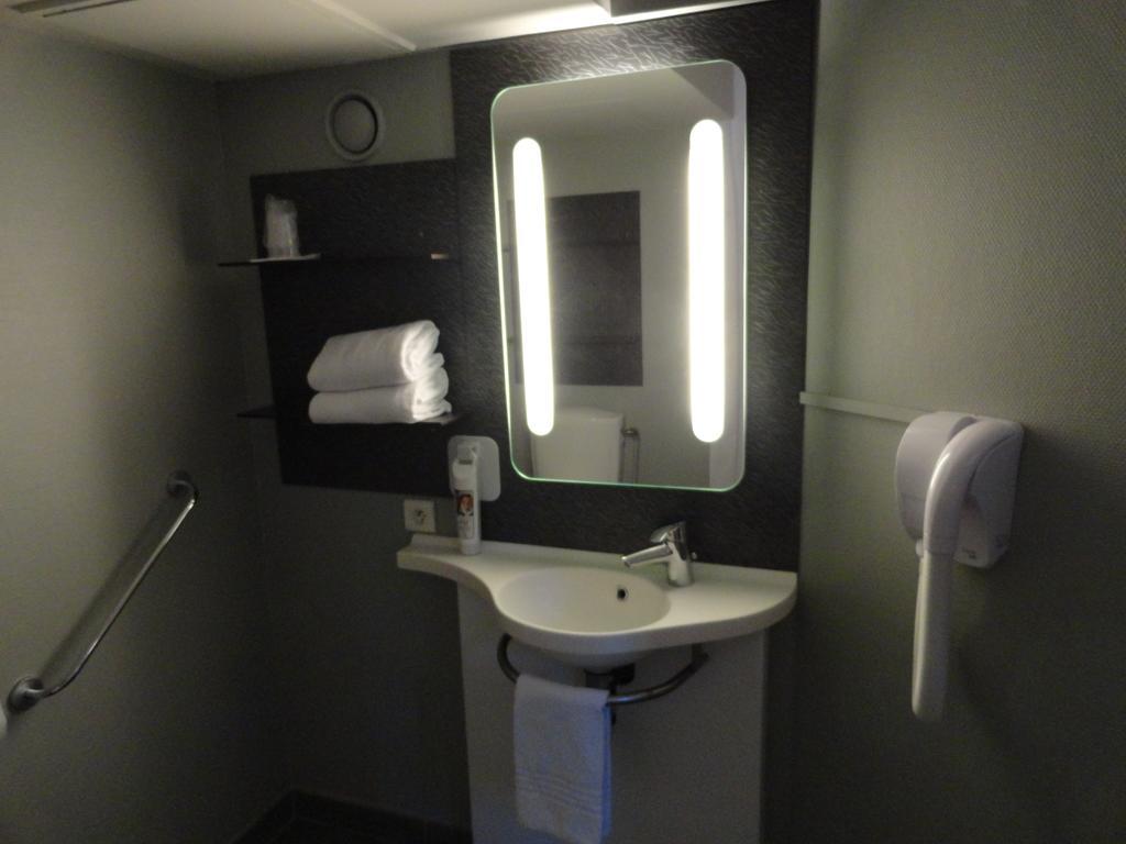 Ibis Carcassonne Centre - La Cite Exterior foto