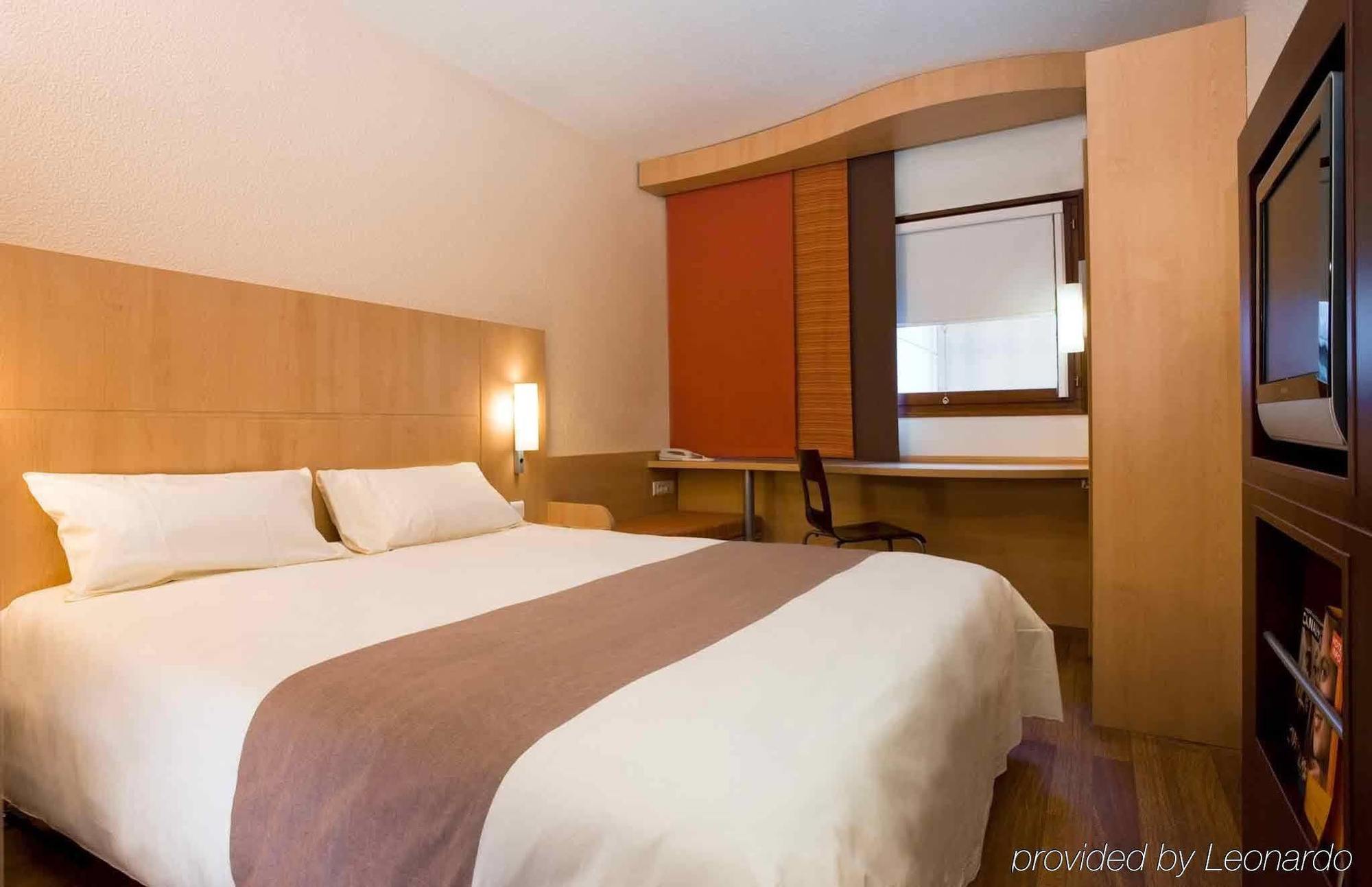 Ibis Carcassonne Centre - La Cite Exterior foto
